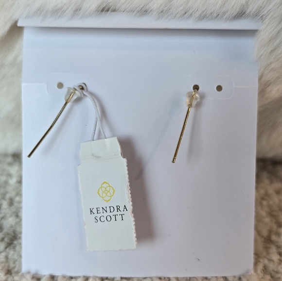 Kendra Scott Lee Gold Drop Earrings in Rose Quartz - Picture 4 of 4
